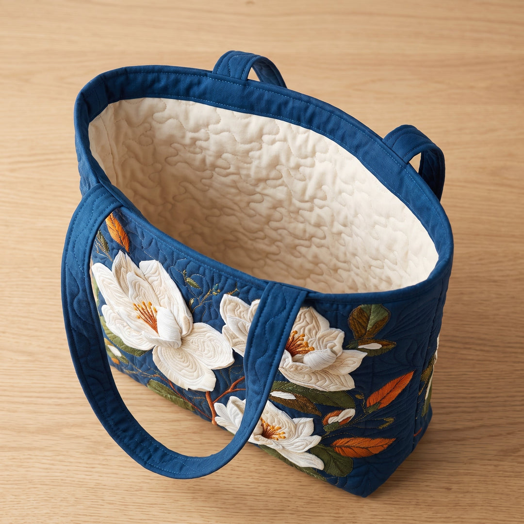 Bolso Artesanal Acolchado — Magnolia Delicada: abierto, mostrando el forro acolchado en crema liso
