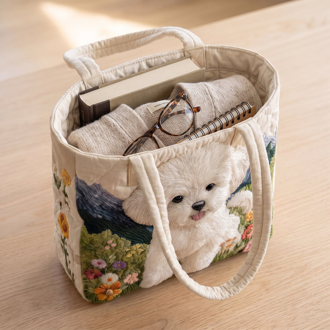 Bolso Artesanal Acolchado — Perro Encantado: con un libro de tapa dura, un suéter doblado y lentes de lectura