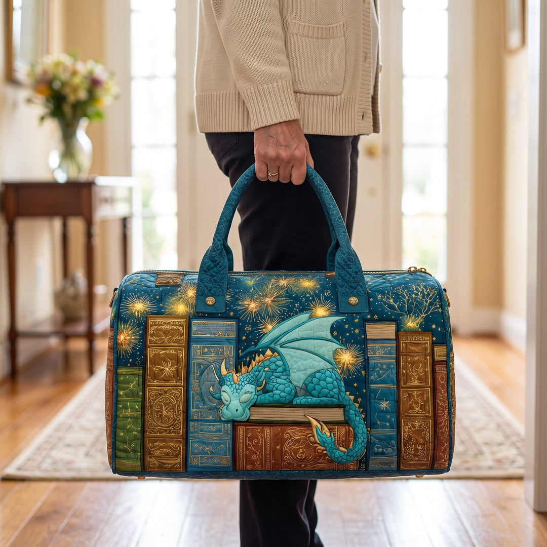 Bolso de Viaje Acolchado — Tomo del Dragón: en uso
